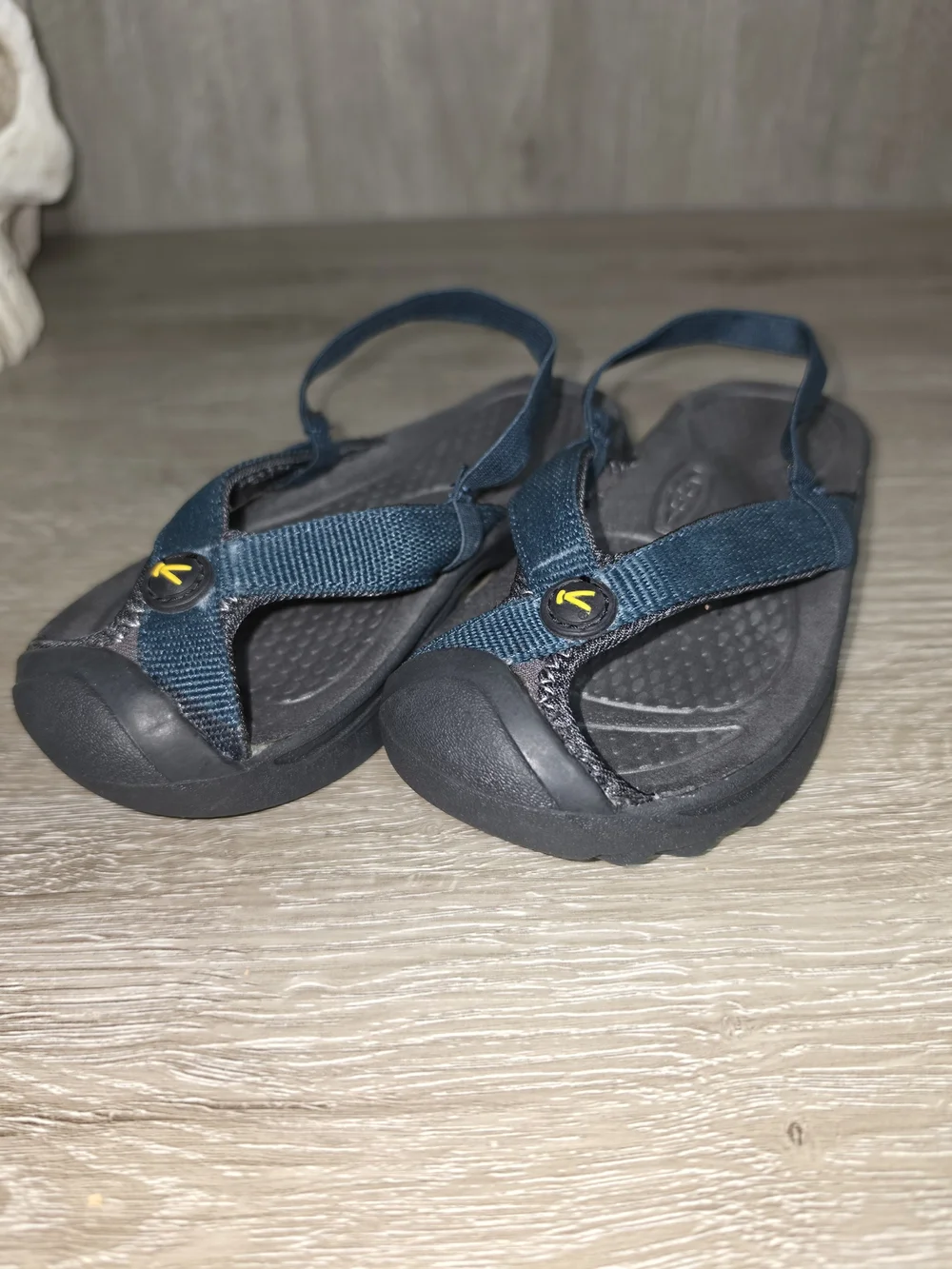 Keen Kids Teal and Black Toe-Protect Sandals with Heel Strap Small Child 11